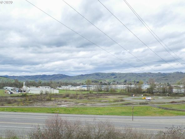 4553 Old Highway 99 S, Roseburg, OR 97471